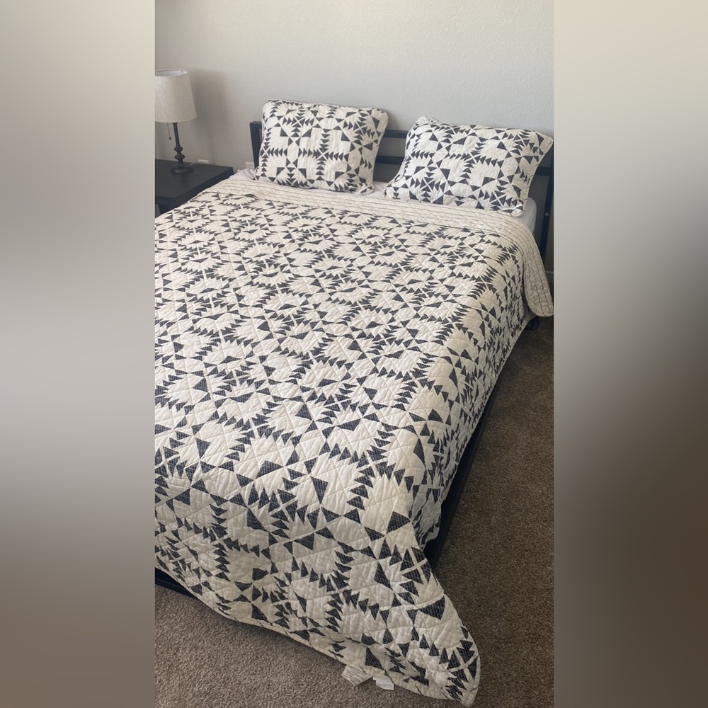 Eddie Bauer Reversible Quilt and Shams